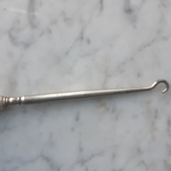 Victorian Hallmarked Silver Repousse Button-Hook with Grape Motif - Picture 6 of 7